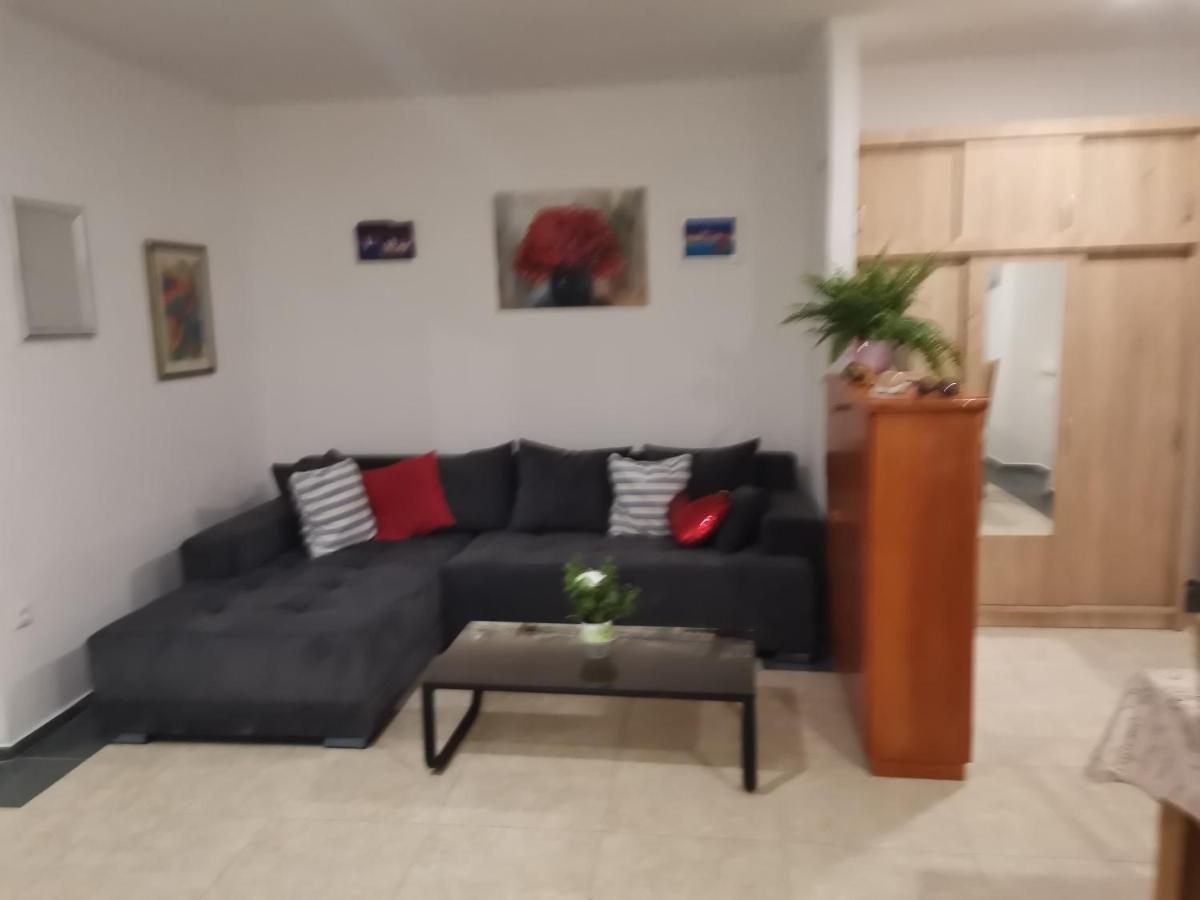 Diana Rooms And Apartment สปลิท ภายนอก รูปภาพ
